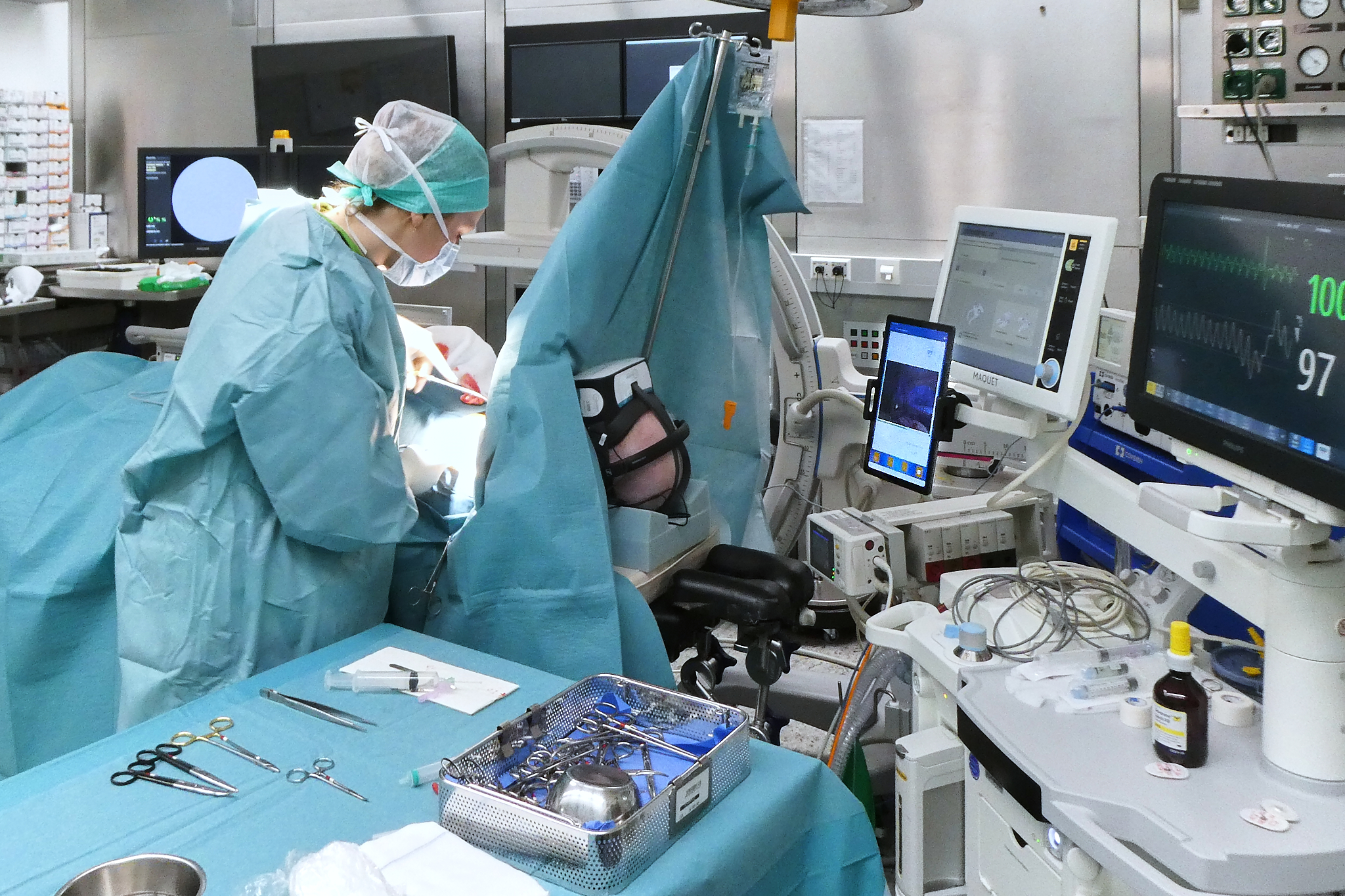 Oncology surgery on a patient with virtual reality glasses under Digital Sedation